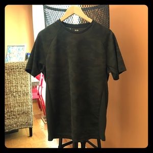 uniqlo dry fit t shirt